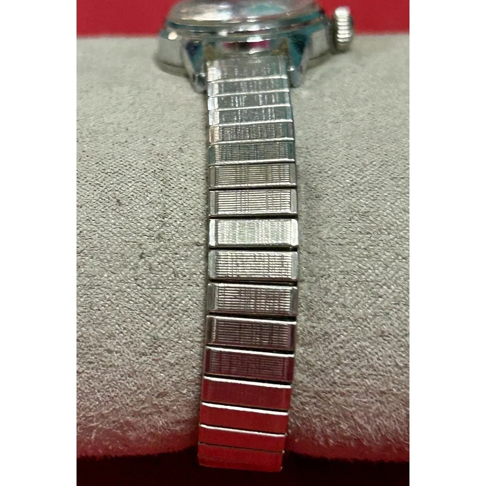 Vintage 1973 Caravelle Bulova Watch Womens Manual Wind Stretch Band READ